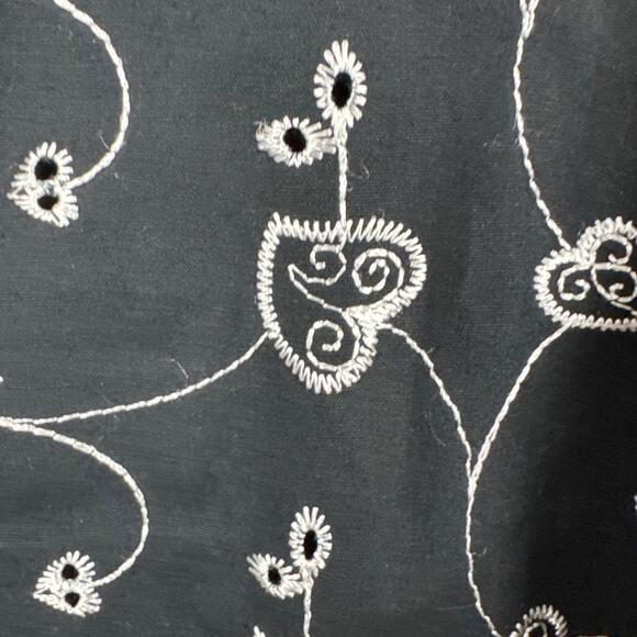 Foxcroft Women’s Button Up Shirt Black Eyelet Embroidered Hearts Plus Size 14 - Picture 8 of 8